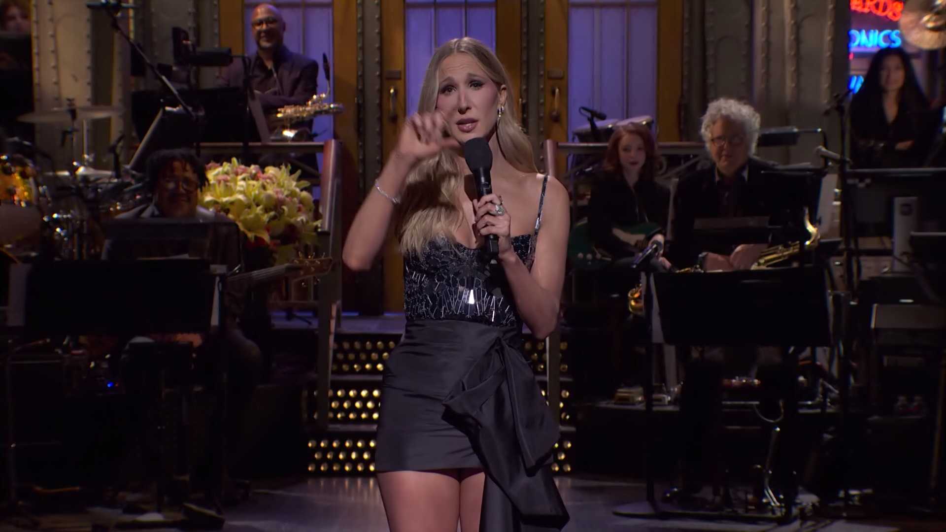 November 8, 2025 - Nikki Glaser / sombr (S51 E5) - Blood's SNL Reviews